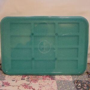 The Pampered Chef Teal Bakeware Lid